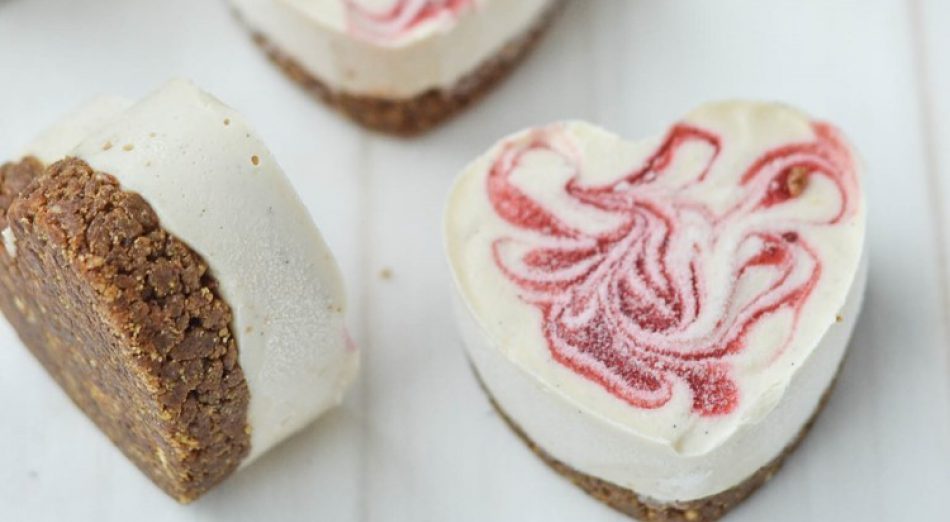 Mini Strawberry Vegan Cheesecakes Mini Strawberry Vegan Cheesecakes