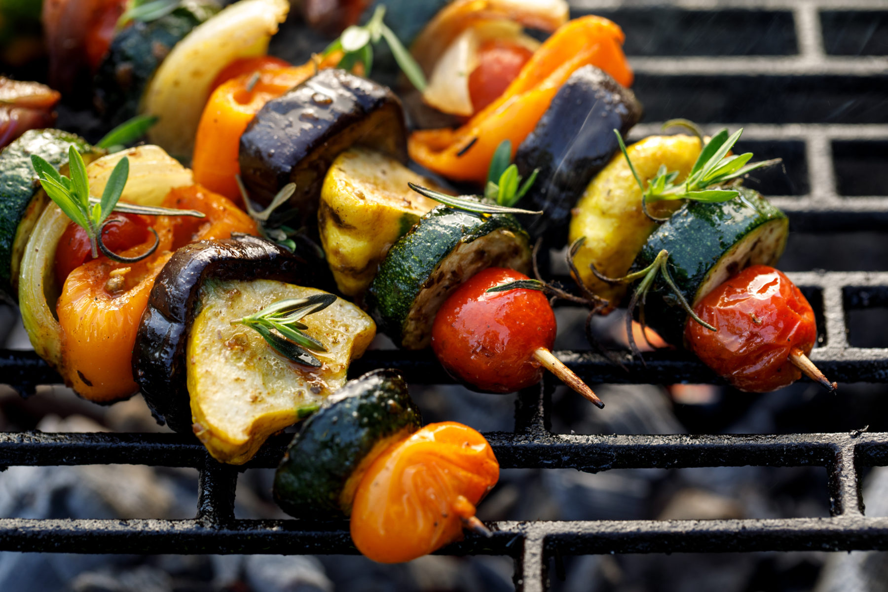 Vegan BBQ skewers of various vegetables on the grill plate. Perfect for a vegan BBQ.
